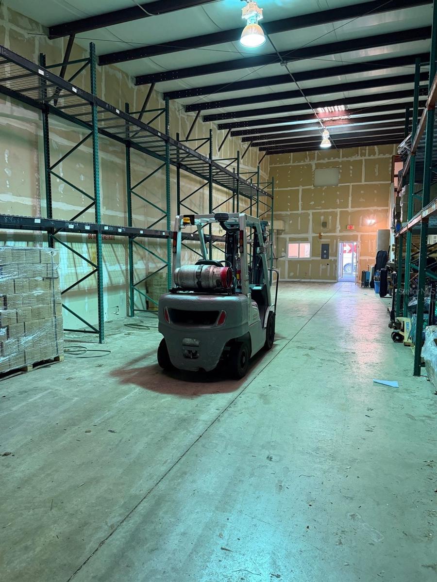 TAVARES LAKESIDE COMMERCE CENTER - Commercial Lease