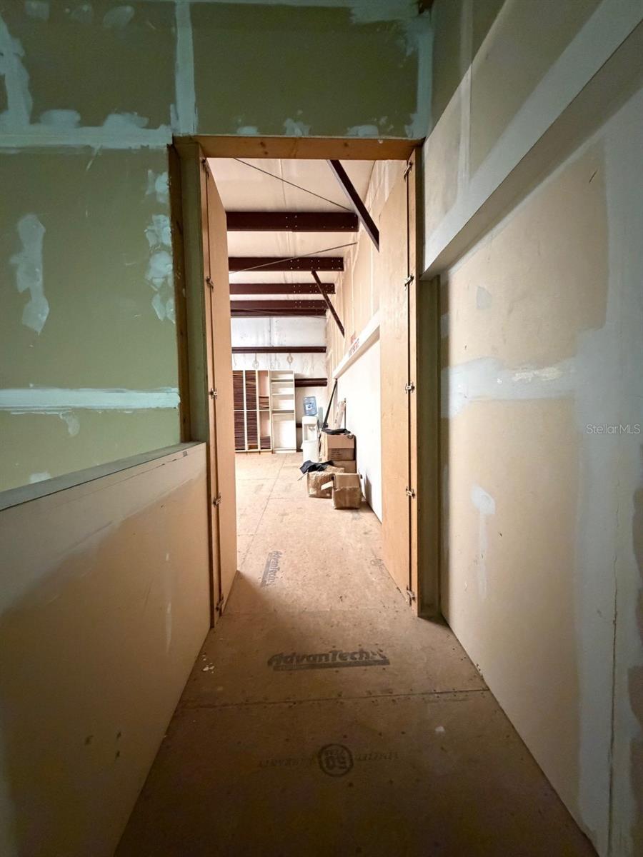 TAVARES LAKESIDE COMMERCE CENTER - Commercial Lease