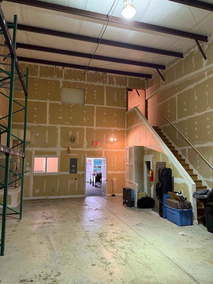 TAVARES LAKESIDE COMMERCE CENTER - Commercial Lease