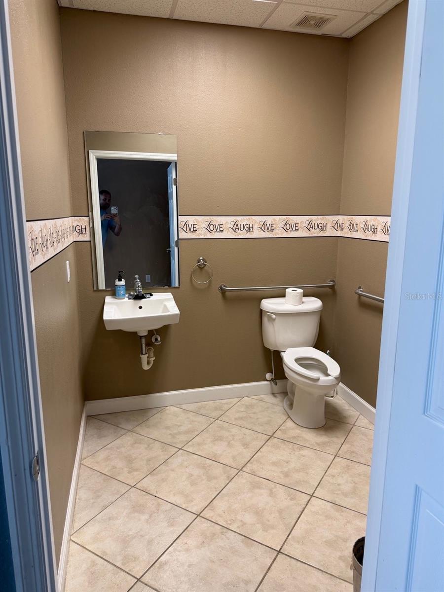 TAVARES LAKESIDE COMMERCE CENTER - Commercial Lease