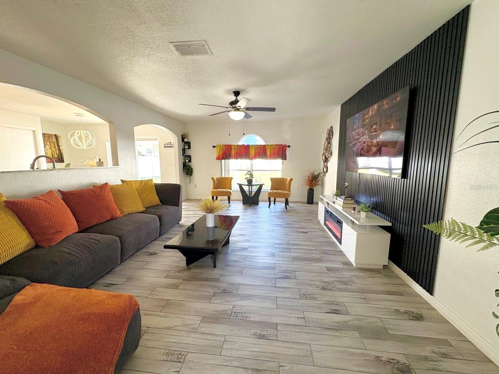 WHISPERING TRAILS PH 01 - Residential