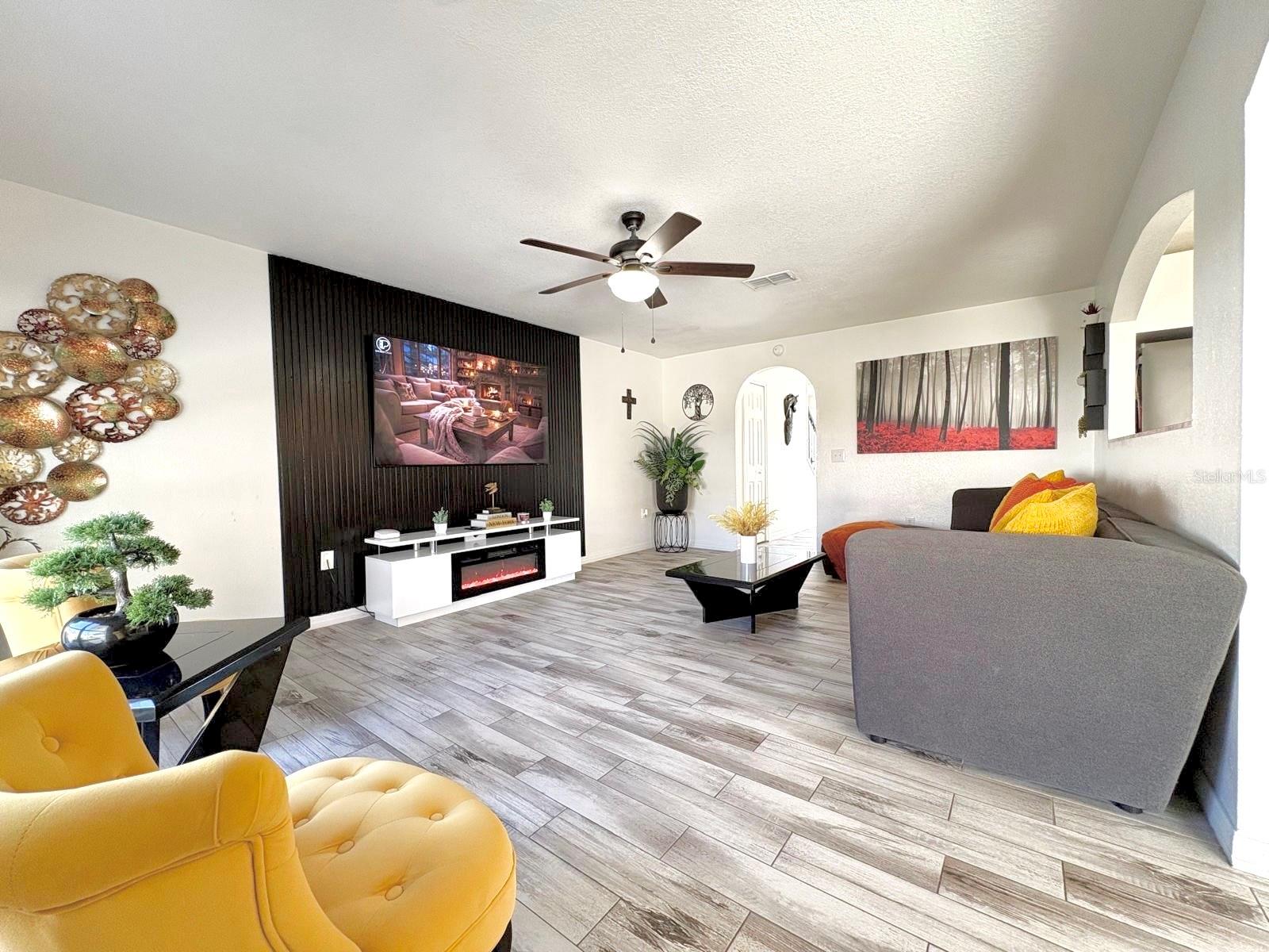 WHISPERING TRAILS PH 01 - Residential