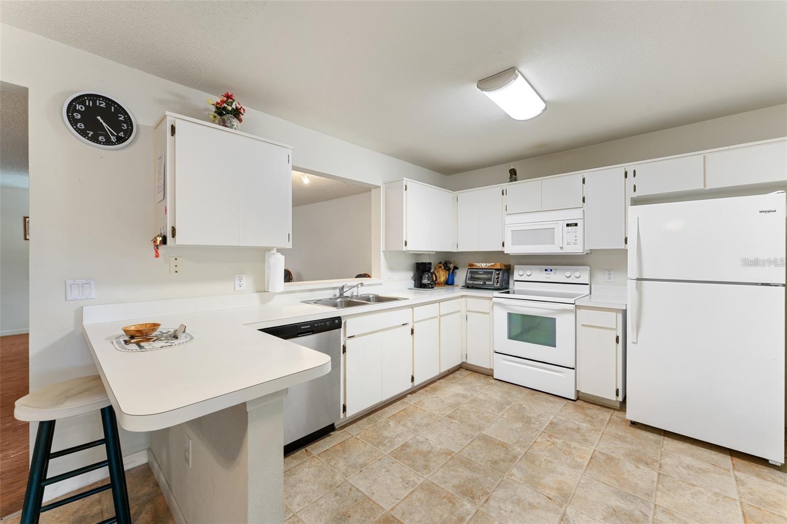 FOX LAKE TWNHMS - Residential Lease