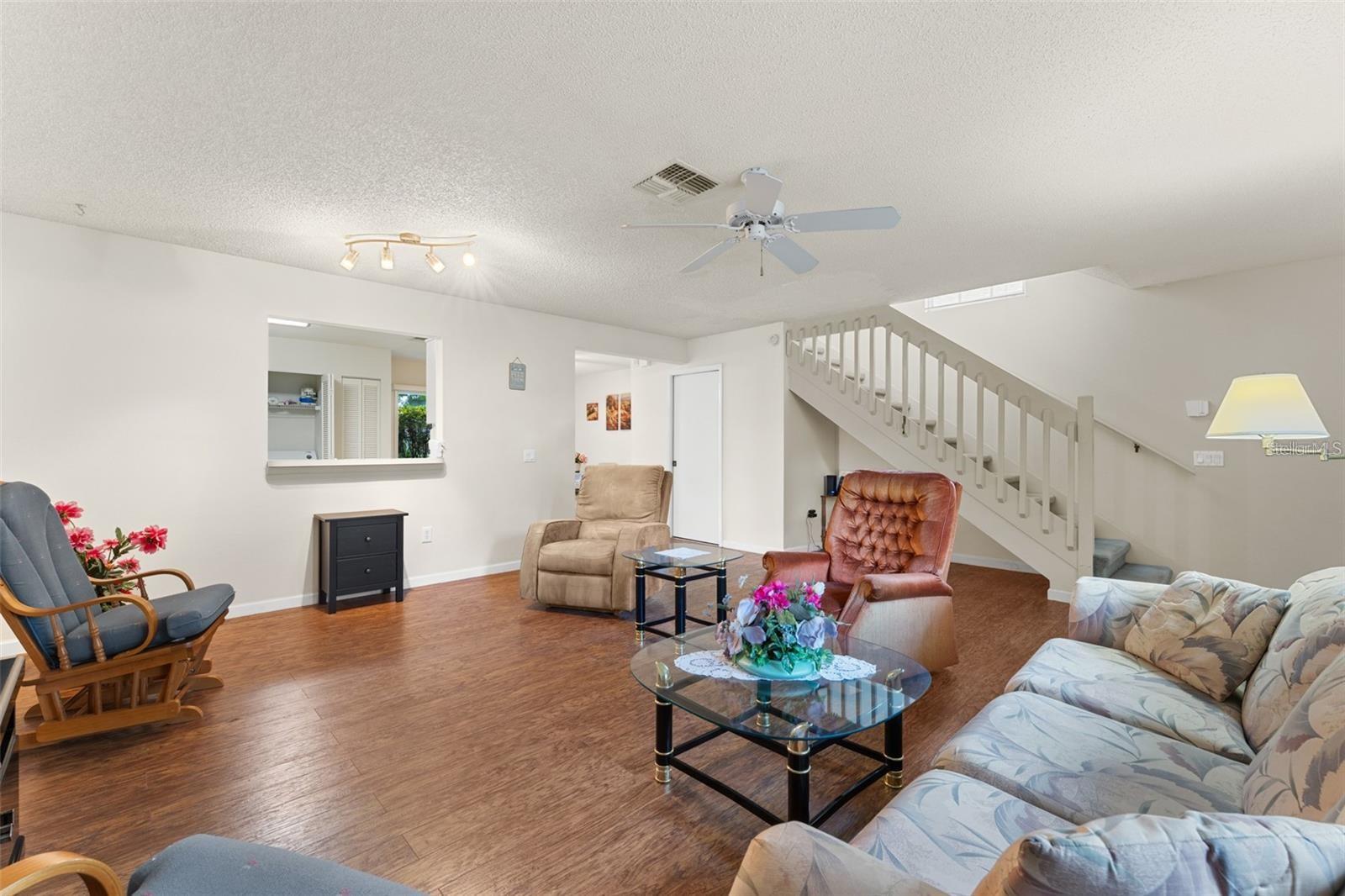 FOX LAKE TWNHMS - Residential Lease