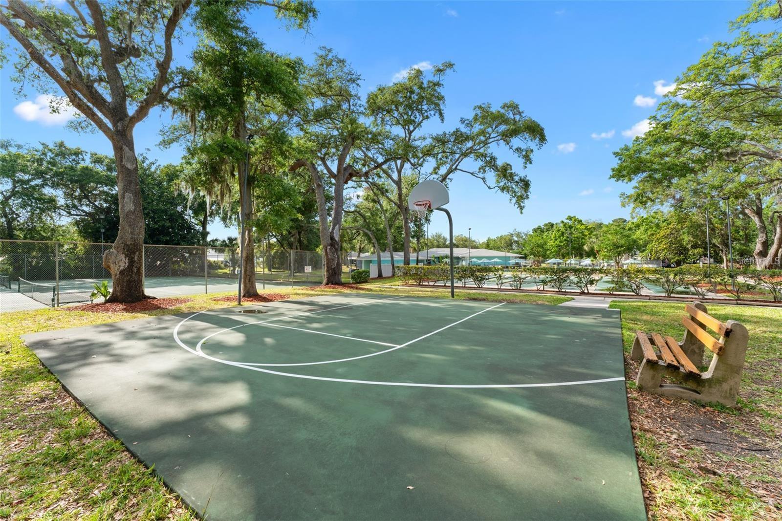 FOX LAKE TWNHMS - Residential Lease