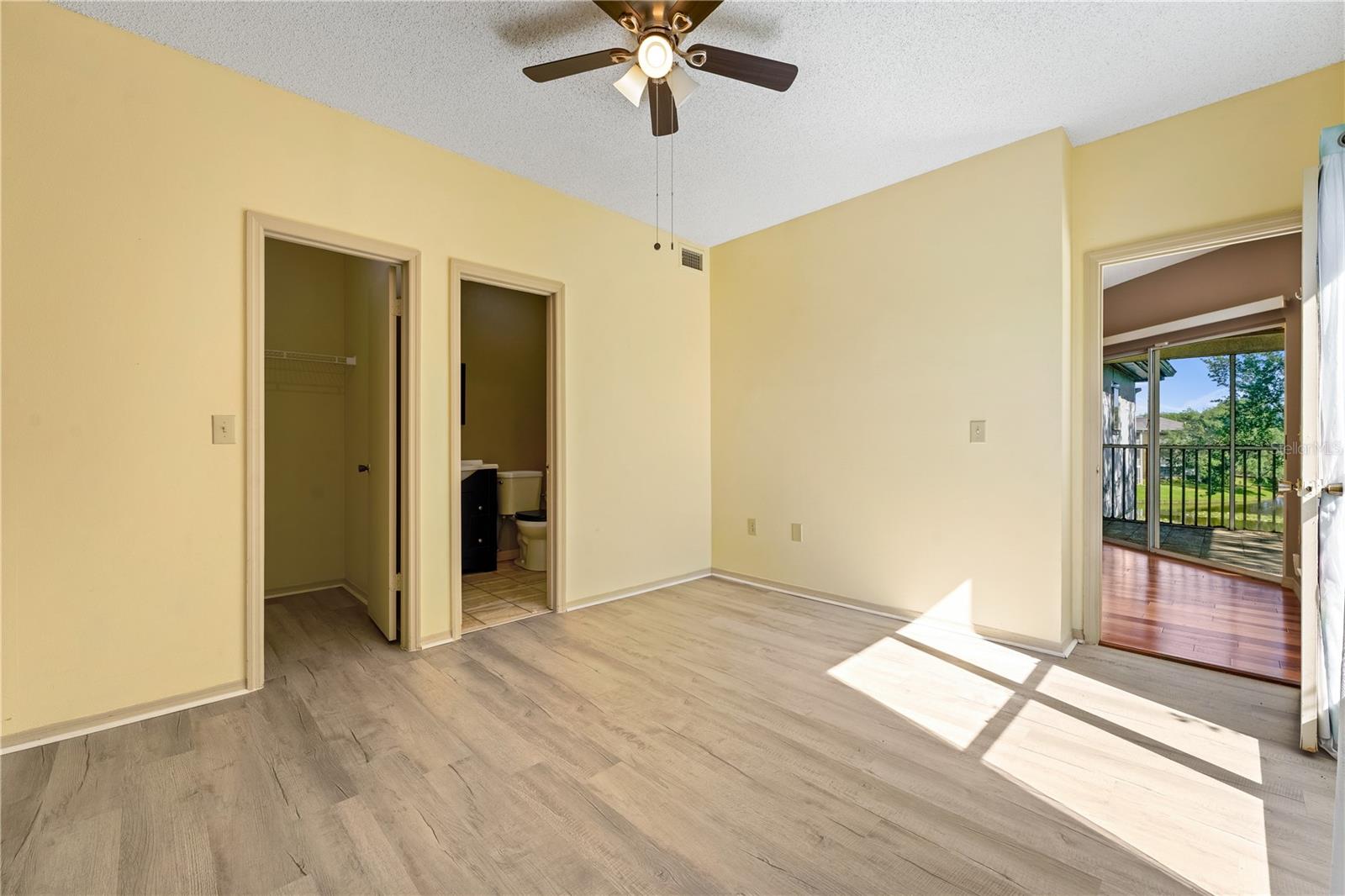 THE LANDINGS OF TAMPA A CONDOM - Residential