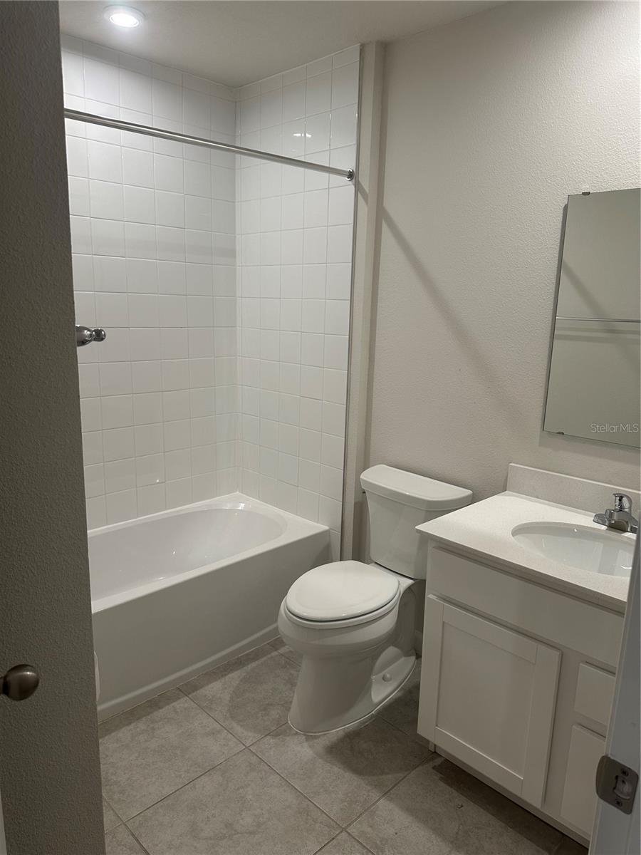 AVALON WOODS PH II - Residential Lease