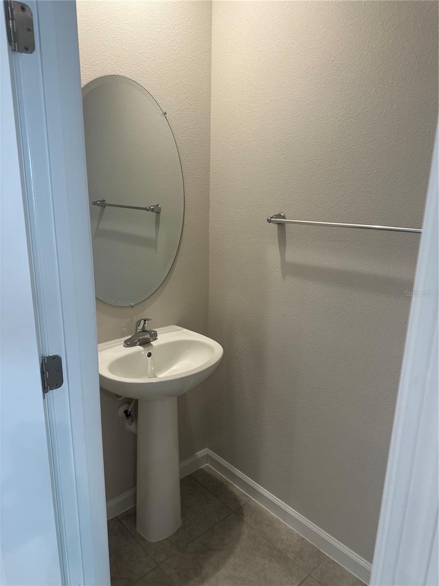 AVALON WOODS PH II - Residential Lease