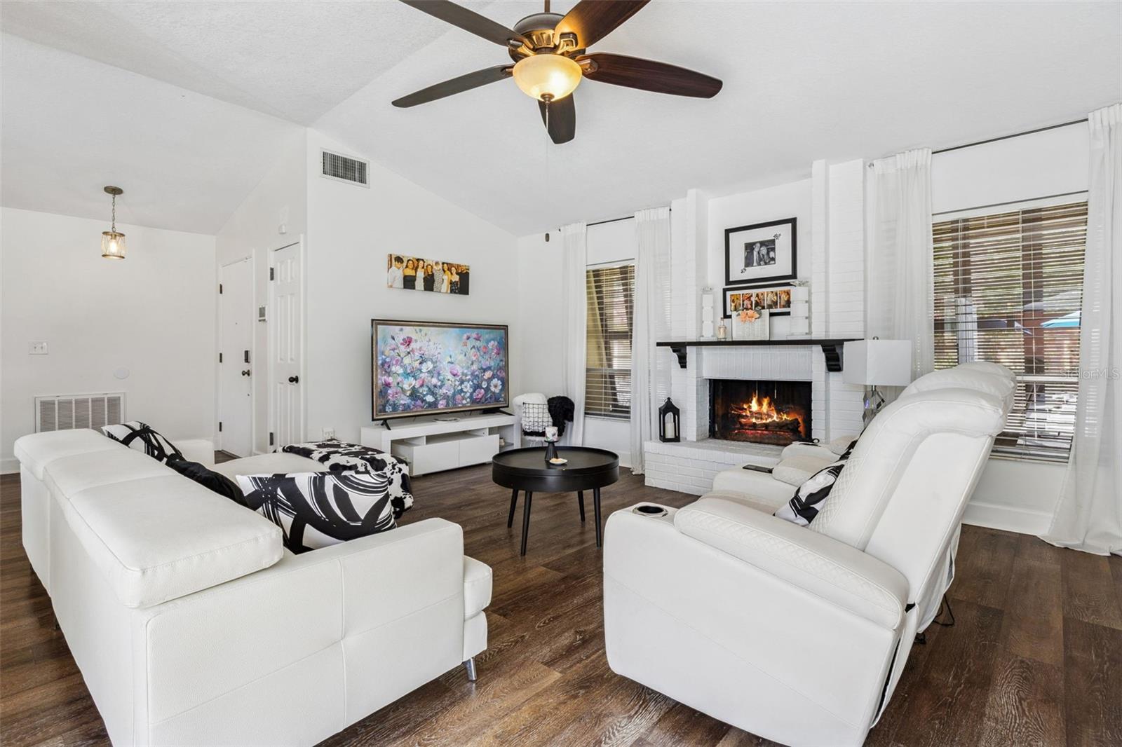 ISLAND CLUB AT ROSEMONT CONDO PH 07 - Residential