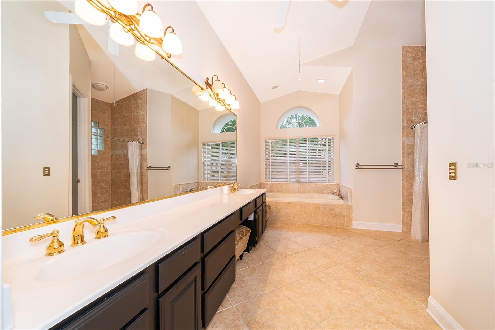 MARKHAM MEADOWS - Residential