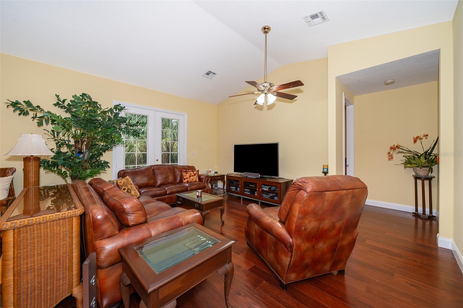 MARKHAM MEADOWS - Residential