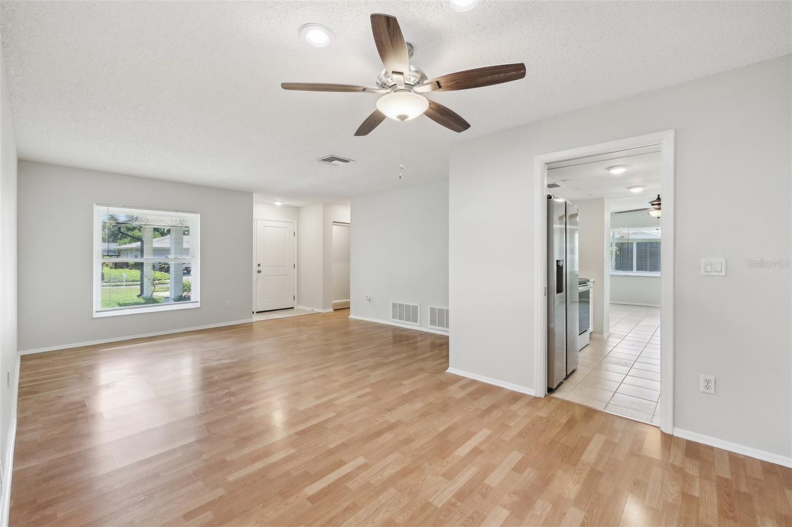 1605 W DORCHESTER DRIVE