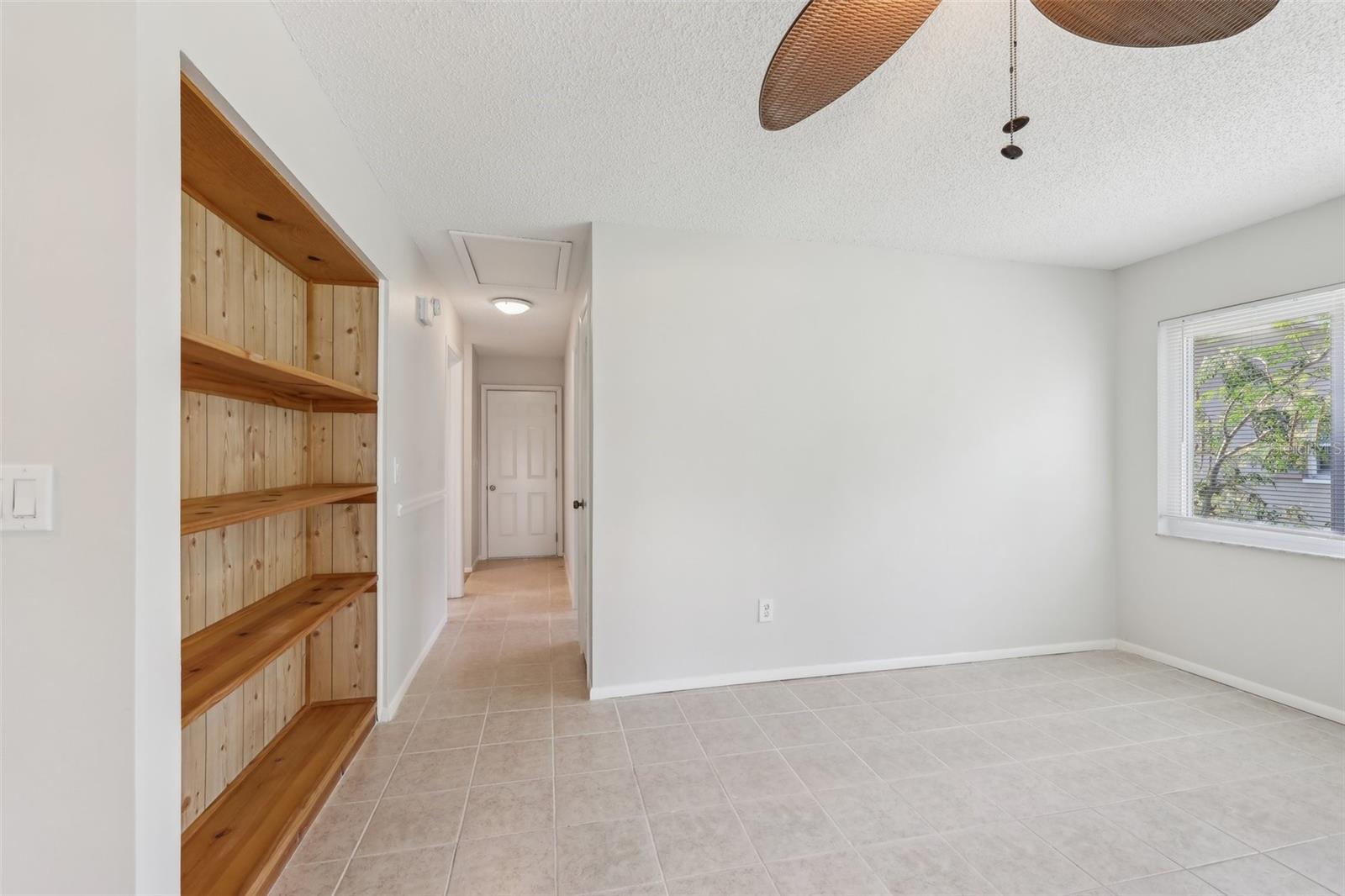1605 W DORCHESTER DRIVE