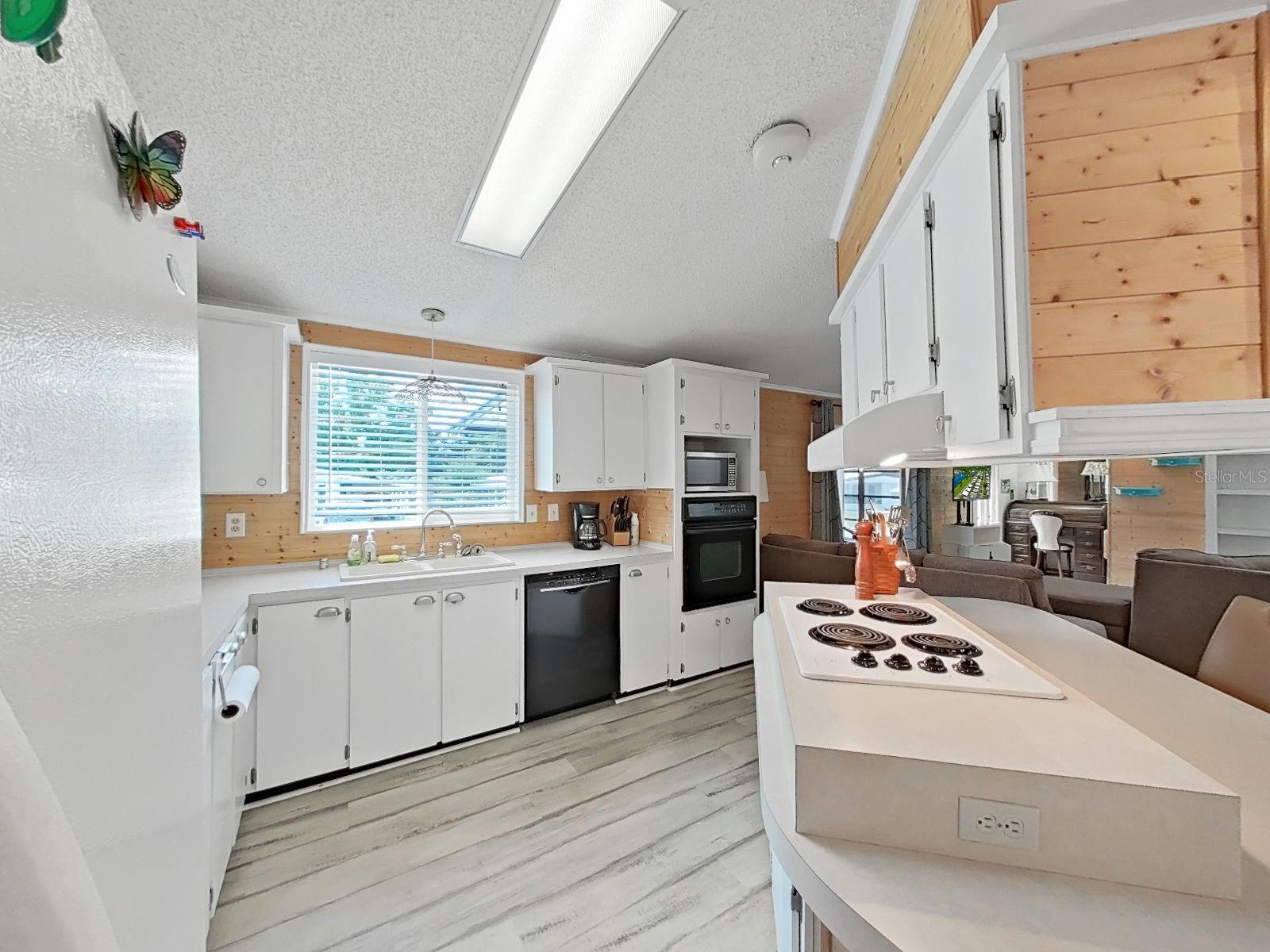 FOXWOOD LAKE ESTATES PH 01 - Residential