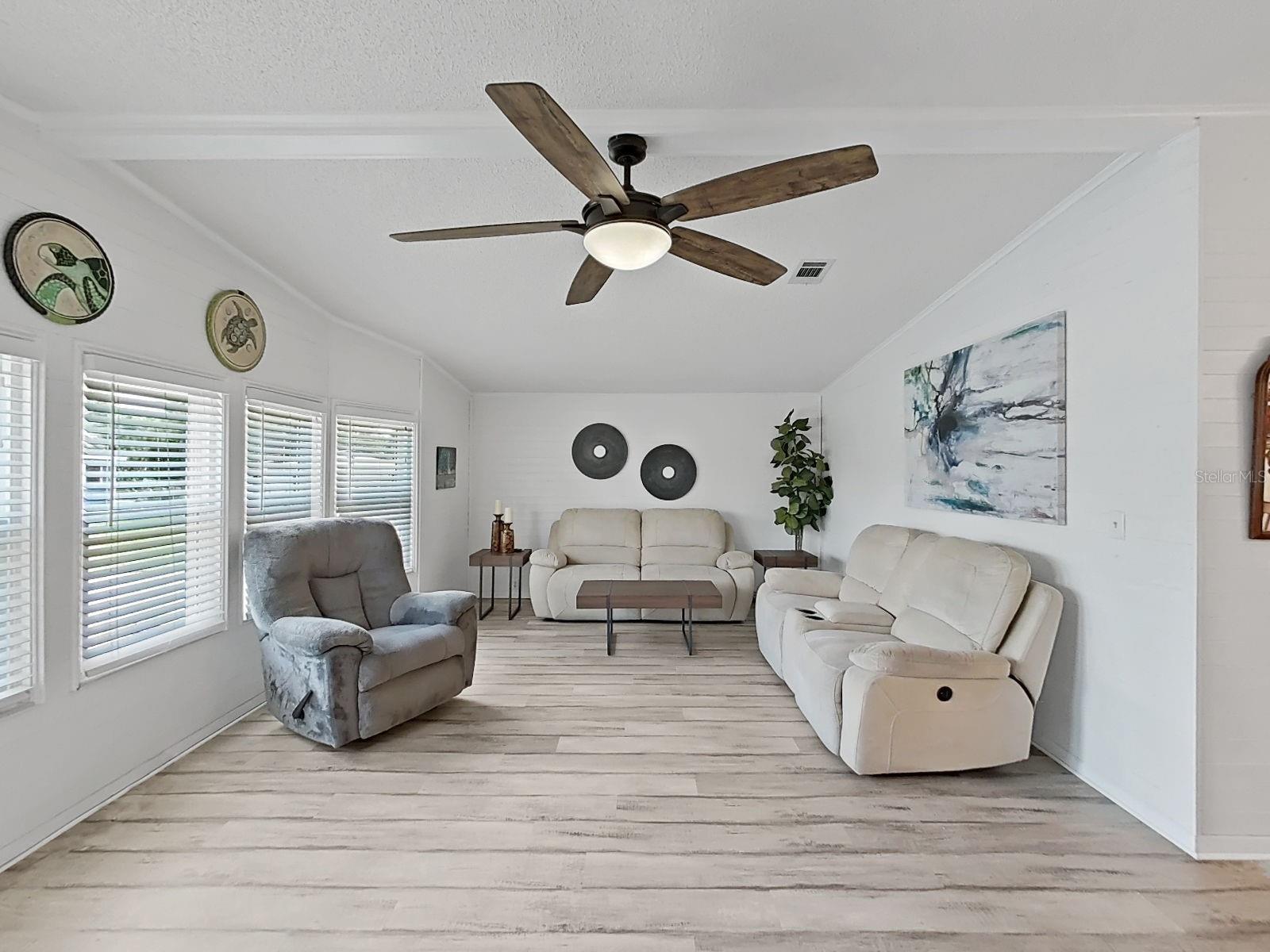 FOXWOOD LAKE ESTATES PH 01 - Residential