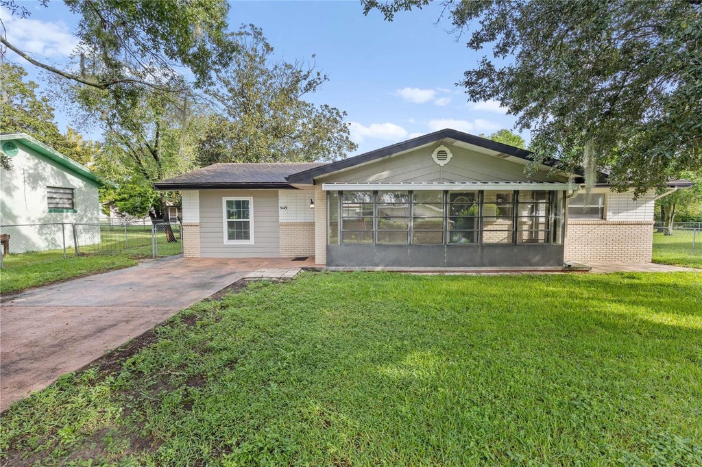 Photo of 5149 SE 108th Place, Belleview, FL 34420 (MLS # OM733647)