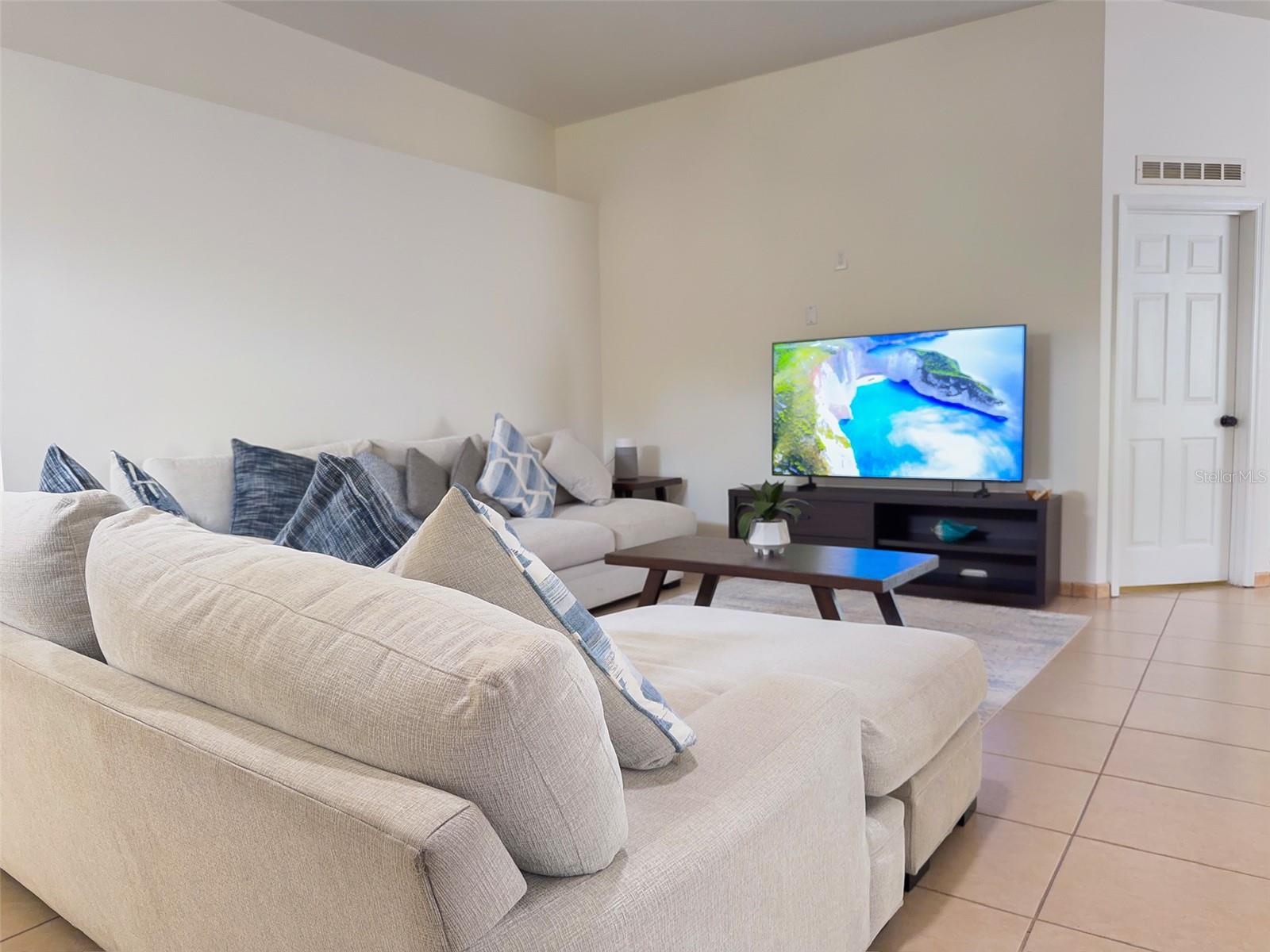 CORNER LAKE PH 03 A & B - Residential