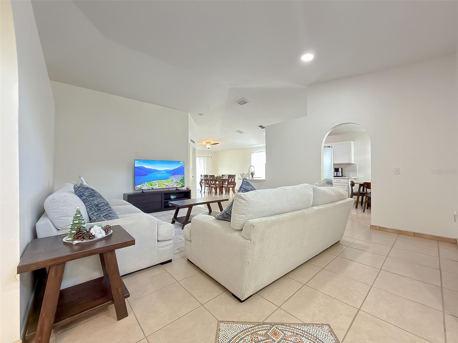 CORNER LAKE PH 03 A & B - Residential