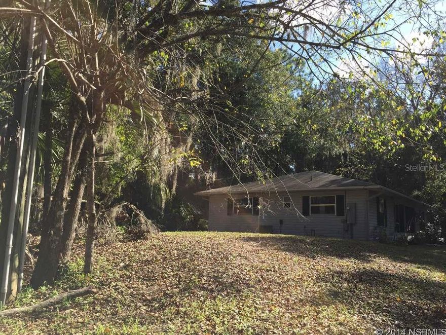 Owner  Will Look At ALL OFFERS !    RECENTLY UPDATED/REMODELED.. ! NEW FLOORING , NEW PAINT ,      WAINSSCOTTING IN DINNING AREA..3BEDROOM 2 BATH..QUIET SECLUDED  STREET. CLOSE TO RESTAURANTS AND SHOPPING . DEAD END STREET (ONE NEIGHBOR!) ;Water: City