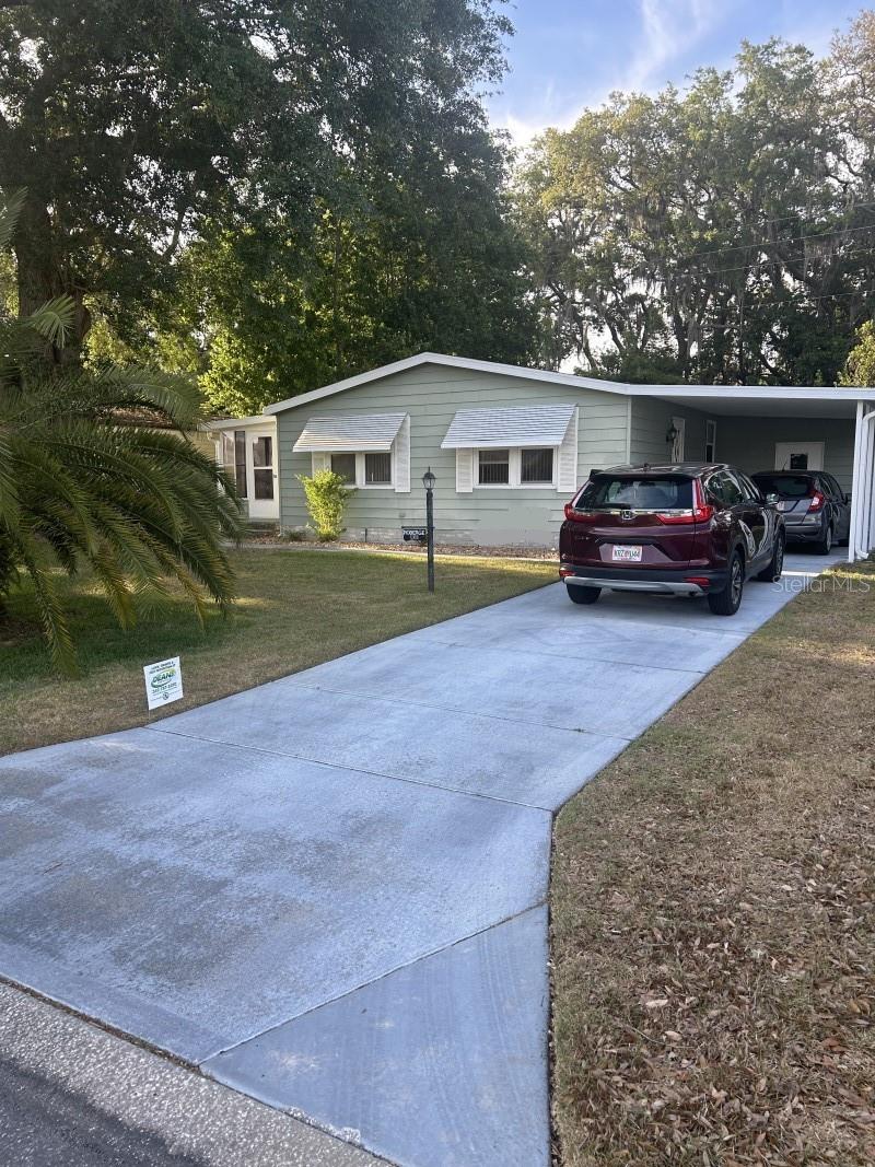 Great price! Spacious furnished 2 bedroom, 2 bath manufactured home in The Villages. NEW ROOF JAN 2025. NEWER AIR CONDITIONER 2021, NEWER DOUBLE PANE WINDOWS. NO NEIGHBORS BEHIND YOU. NO BOND! Close to hospital, shopping, restaurants and Spanish Springs Town Square. The Villages has numerous pools, pickleball courts, tennis courts and over 3,000 clubs for your enjoyment. PRICED TO SELL QUICKLY