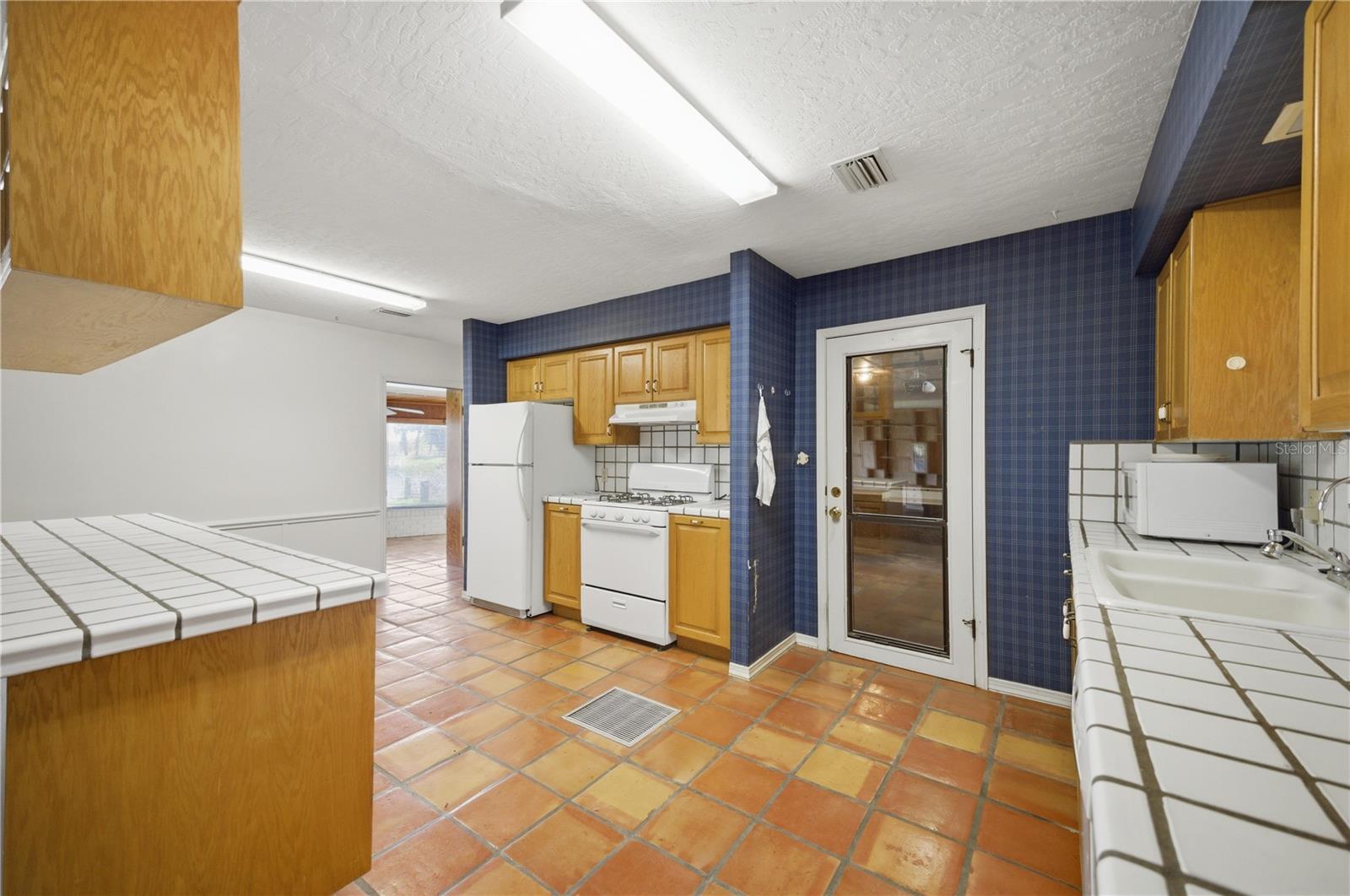 ORANGE LAKE SHORES - Residential