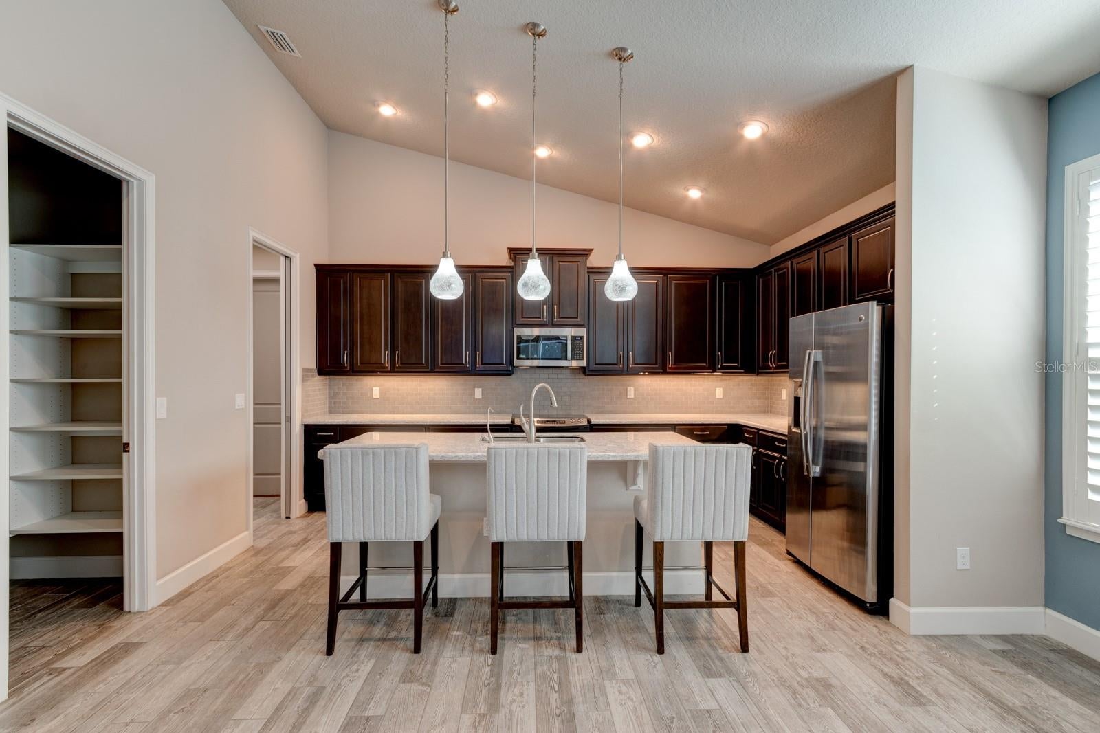 6844 VINTAGE LANE