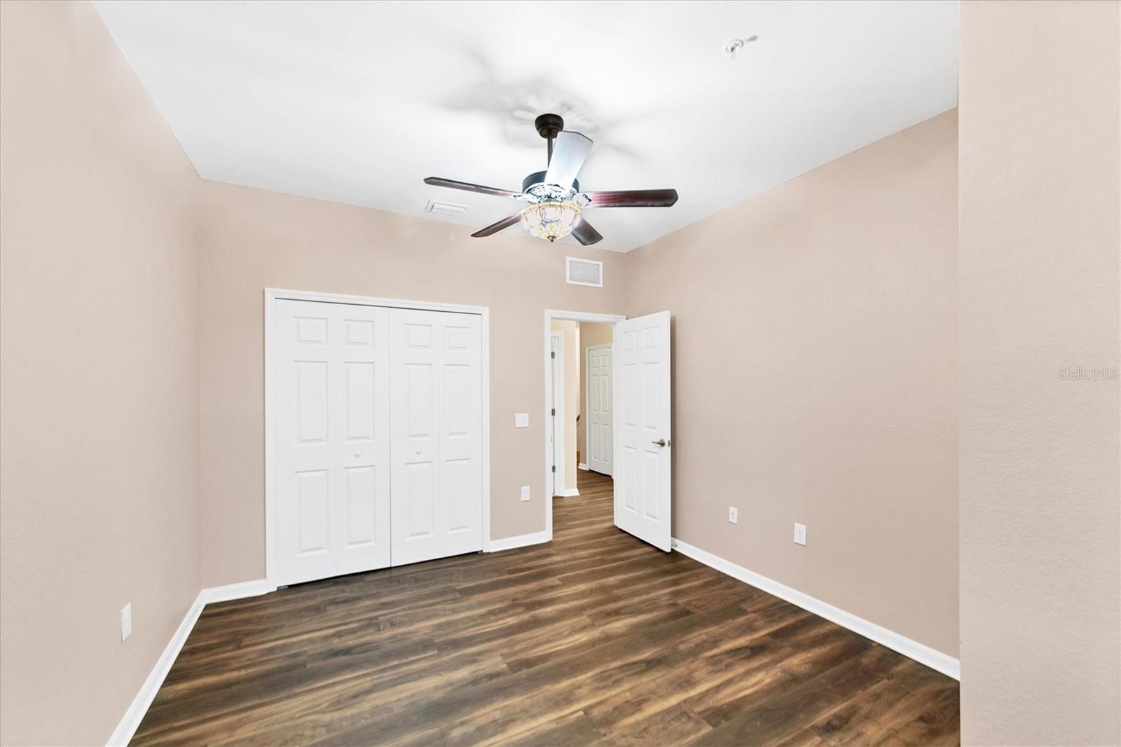 GRAN PARADISO TWNHMS 1B - Residential Lease