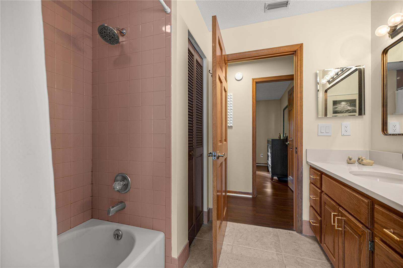 HUNTERS TRACE - Residential