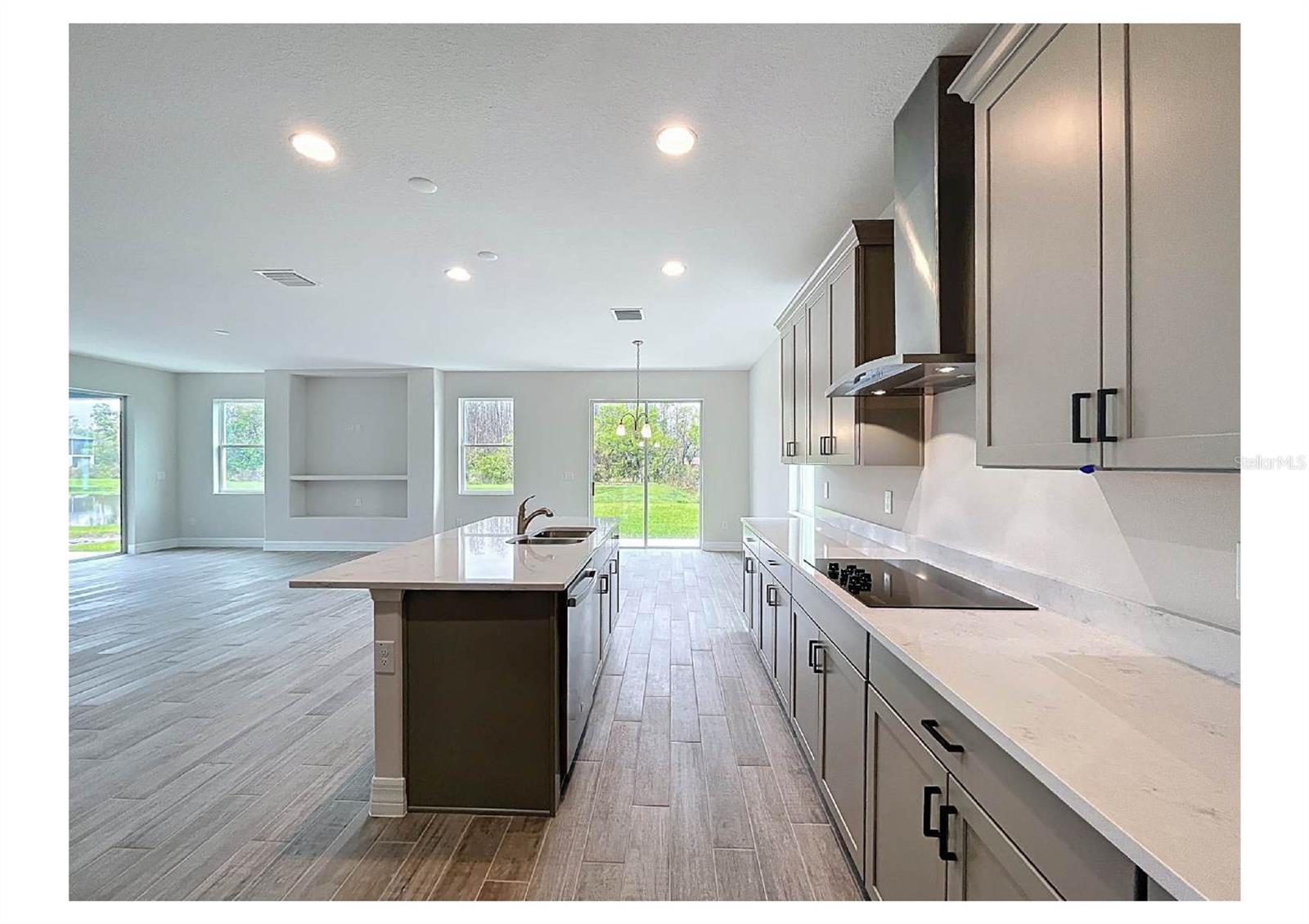 CARROLLWOOD LANDINGS - Residential