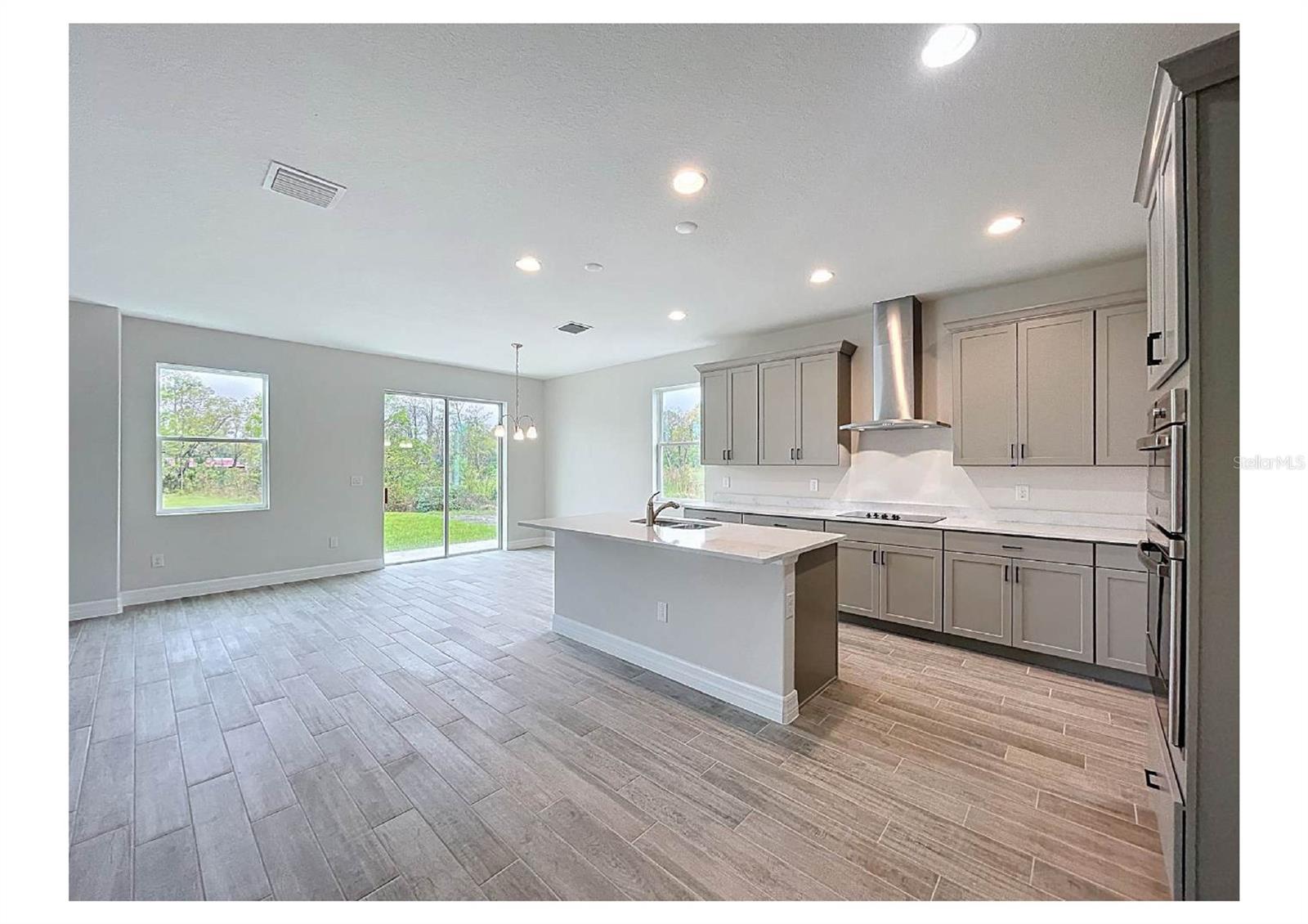 CARROLLWOOD LANDINGS - Residential