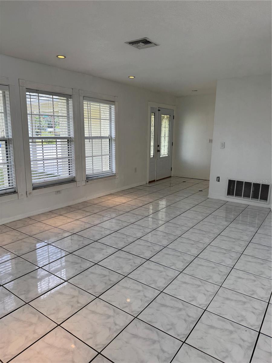 732 TUXFORD DRIVE