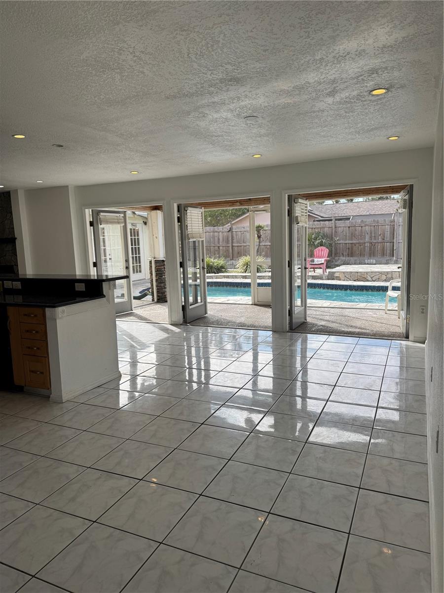 732 TUXFORD DRIVE