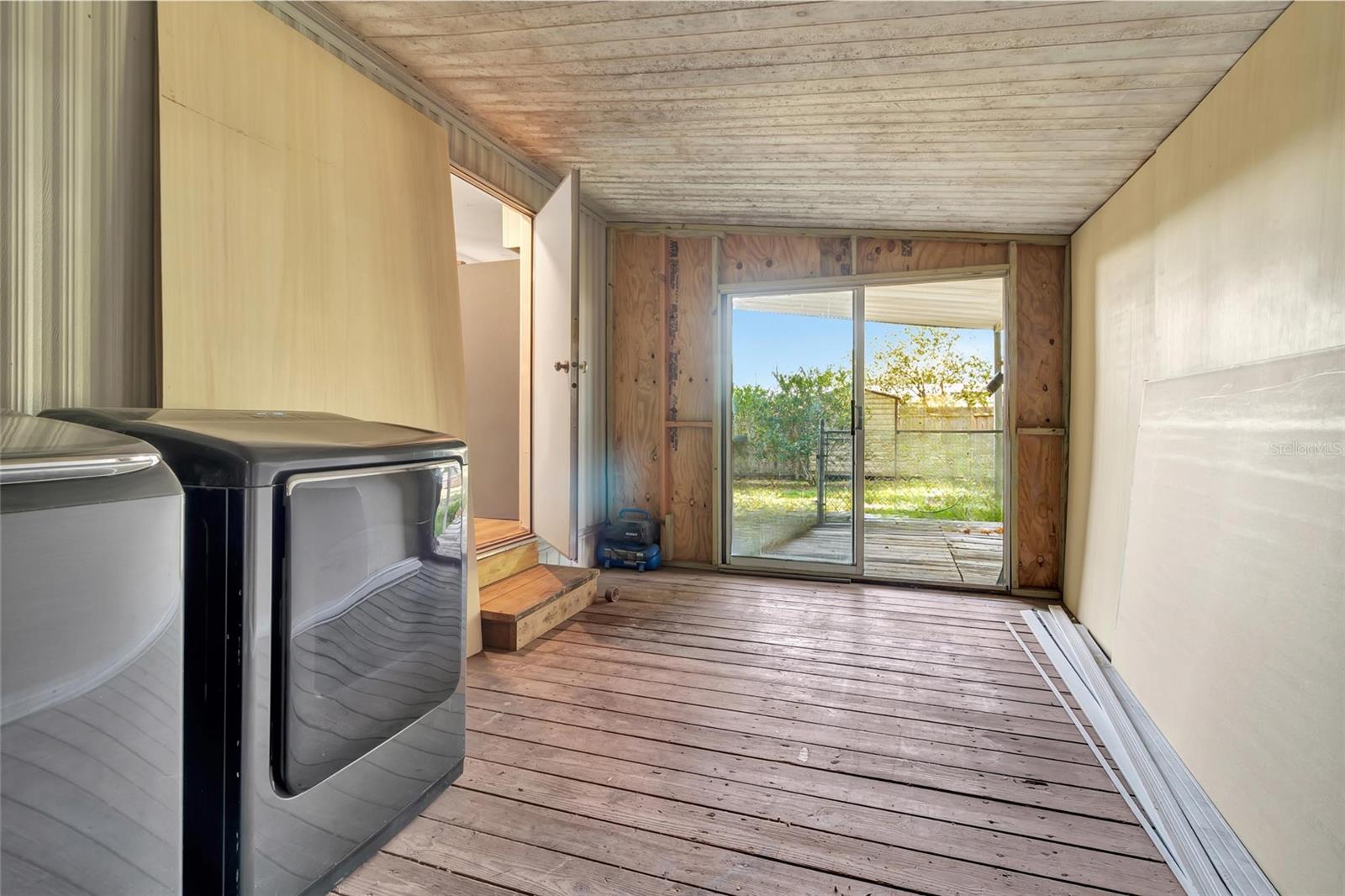 LITTLE LAKE WEIR SUB FIRST ADD - Residential