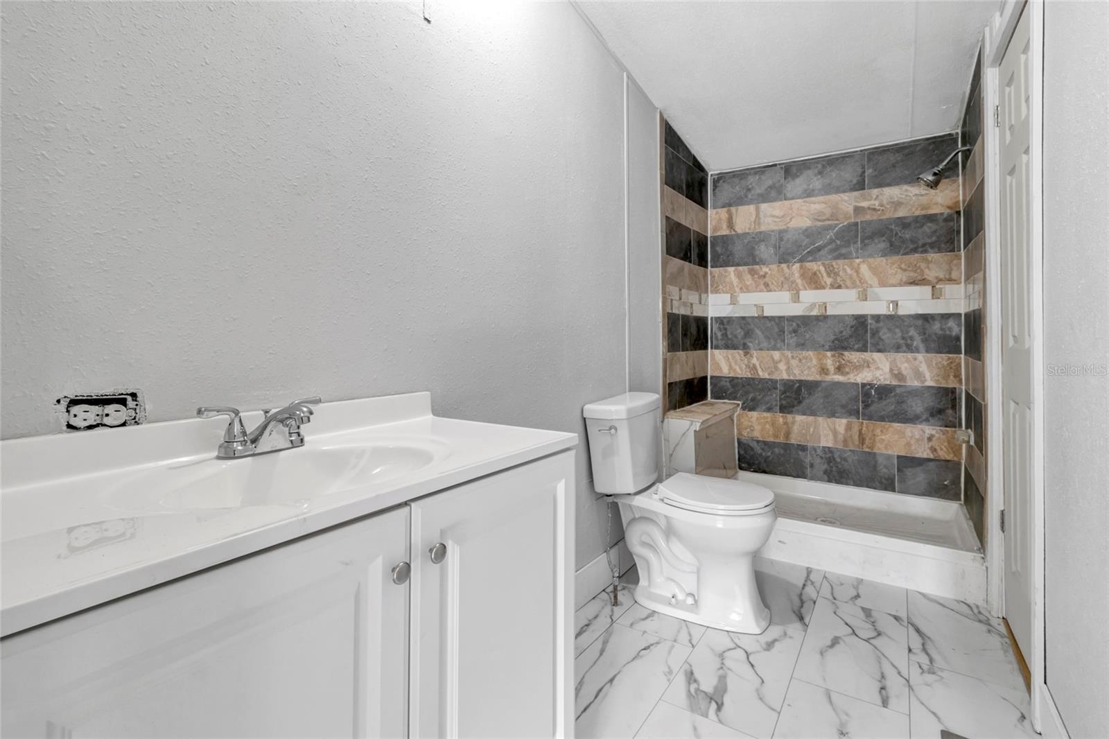 LITTLE LAKE WEIR SUB FIRST ADD - Residential