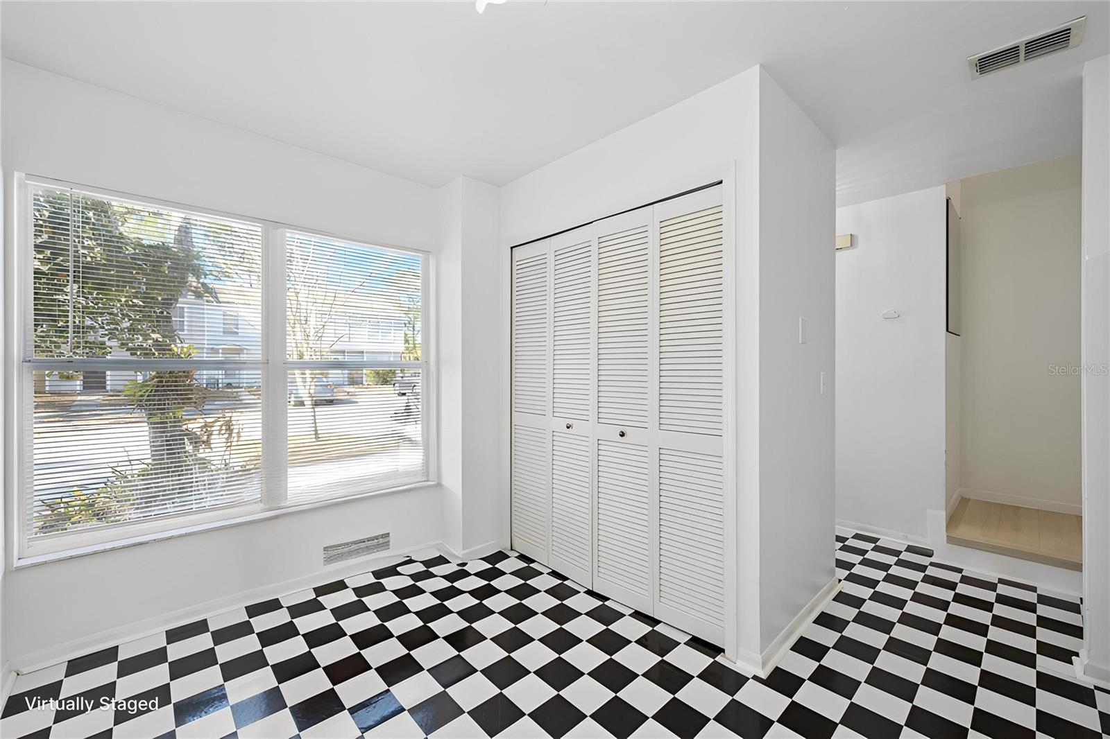 565 GREEN SPRING CIRCLE