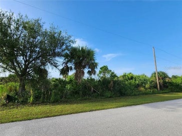 Search Sarasota & Manatee County Homes 15 12111 VAN GOUGH AVENUE PORT CHARLOTTE FL 33981
