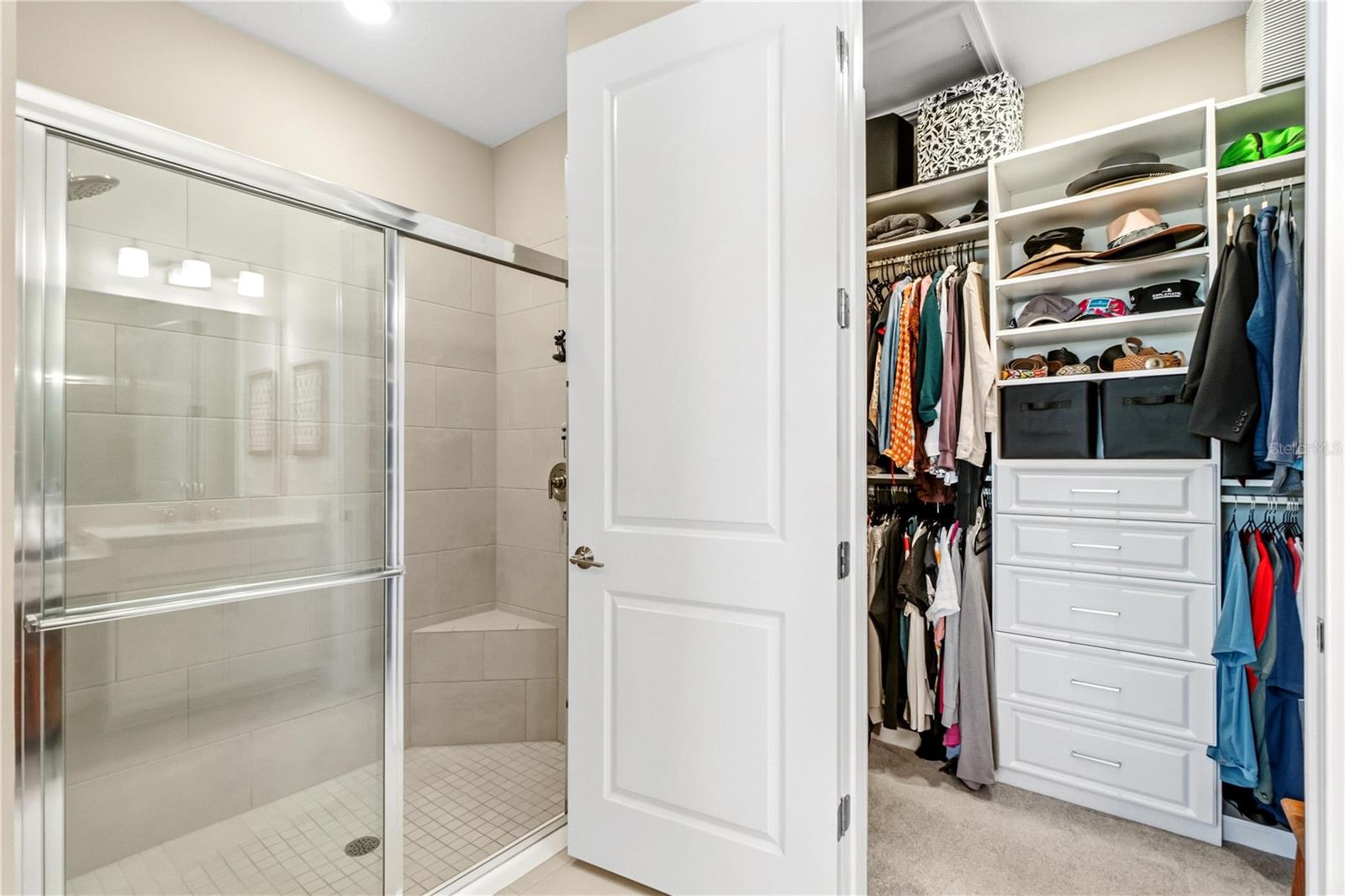 AZARIO ESPLANADE PH VII - Residential