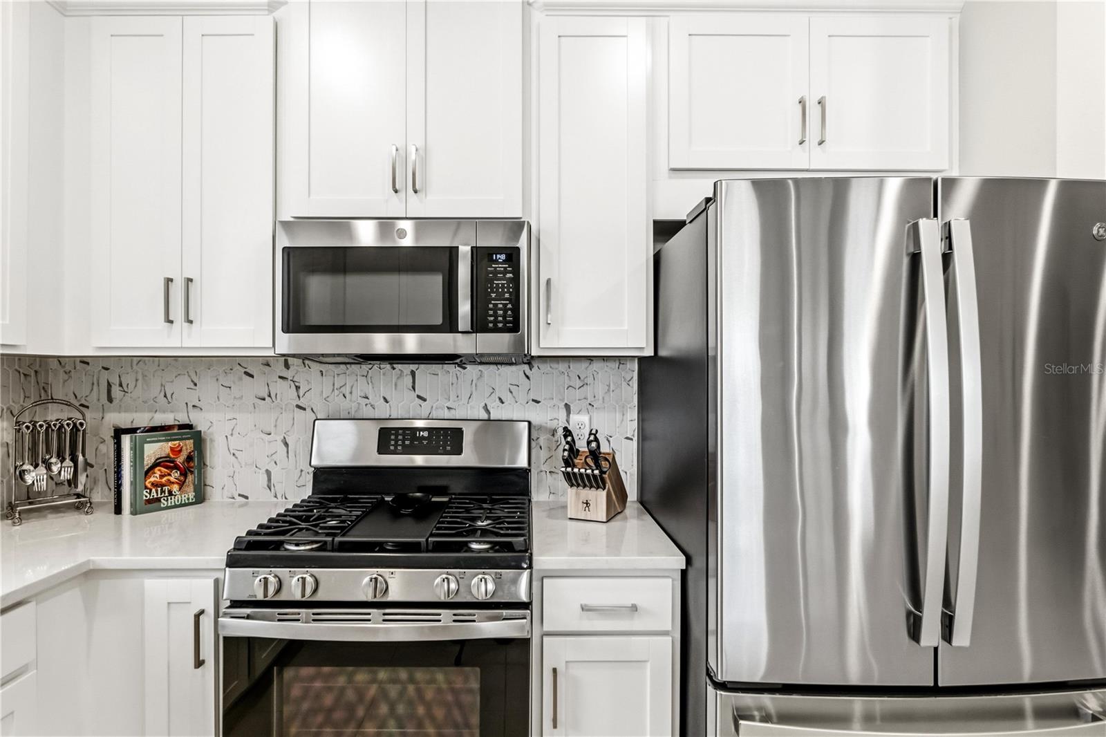 AZARIO ESPLANADE PH VII - Residential