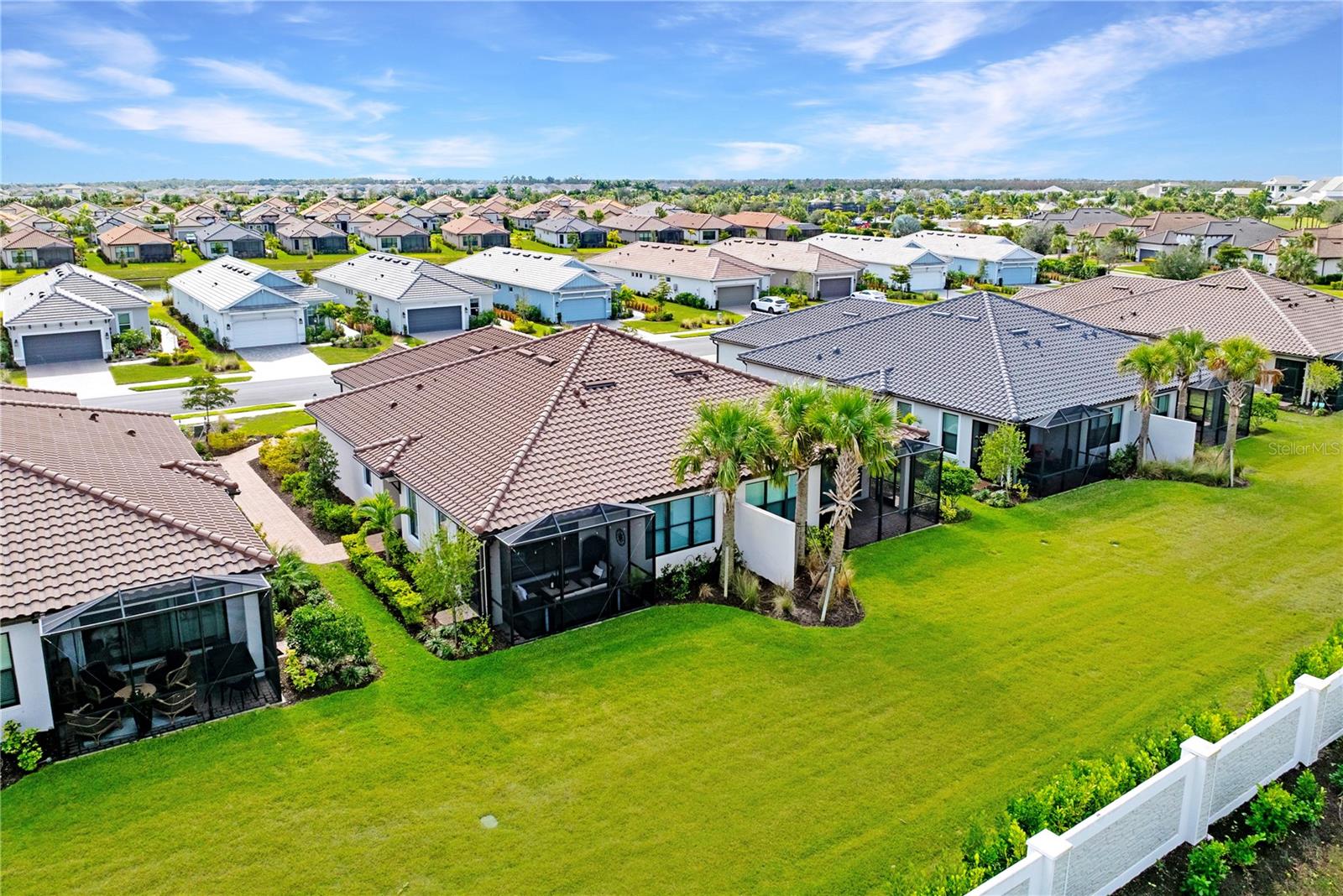 AZARIO ESPLANADE PH VII - Residential