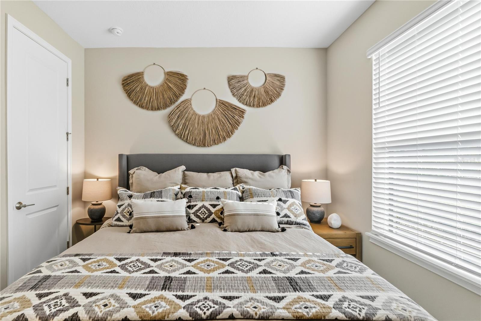 AZARIO ESPLANADE PH VII - Residential