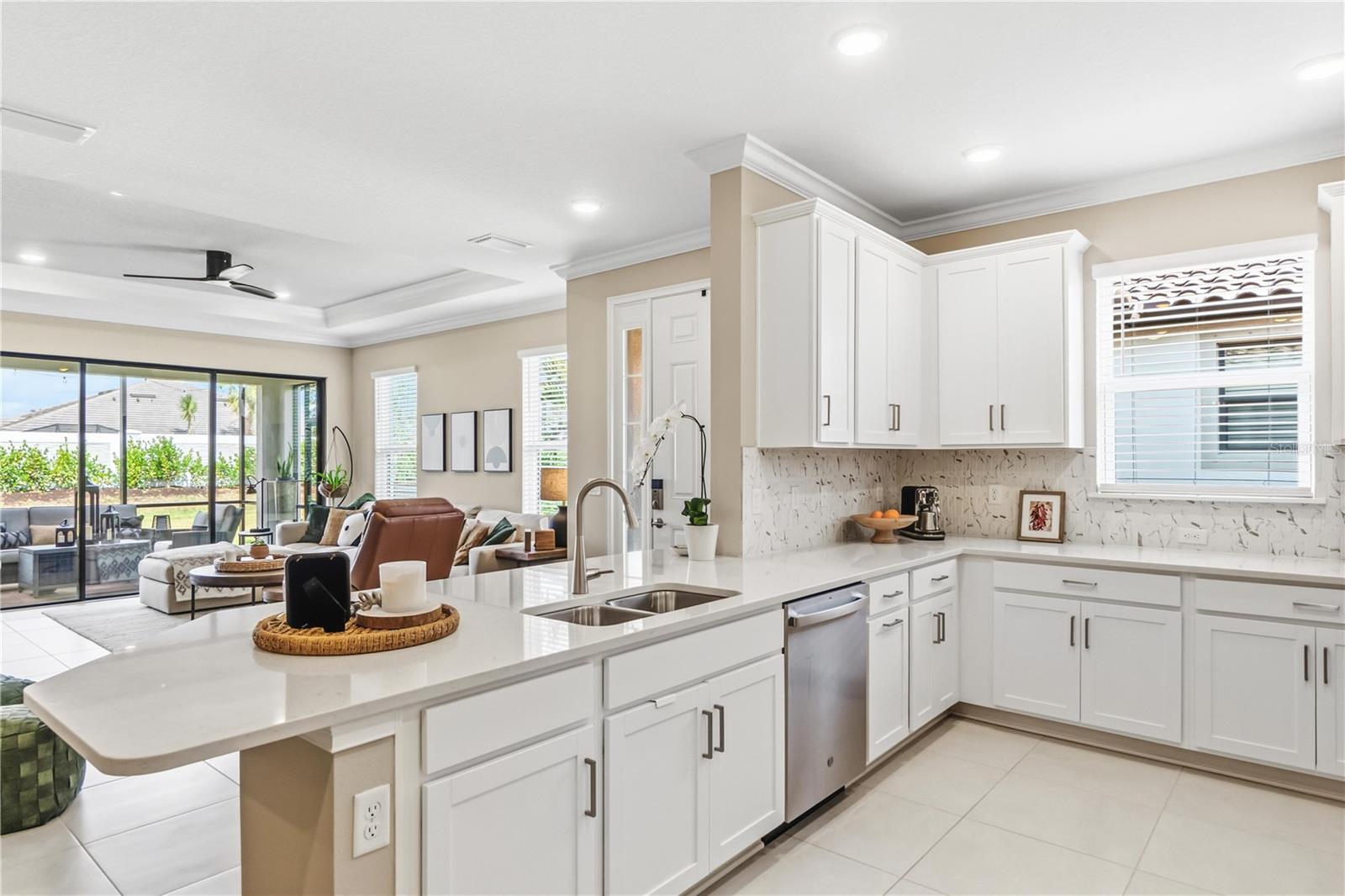 AZARIO ESPLANADE PH VII - Residential