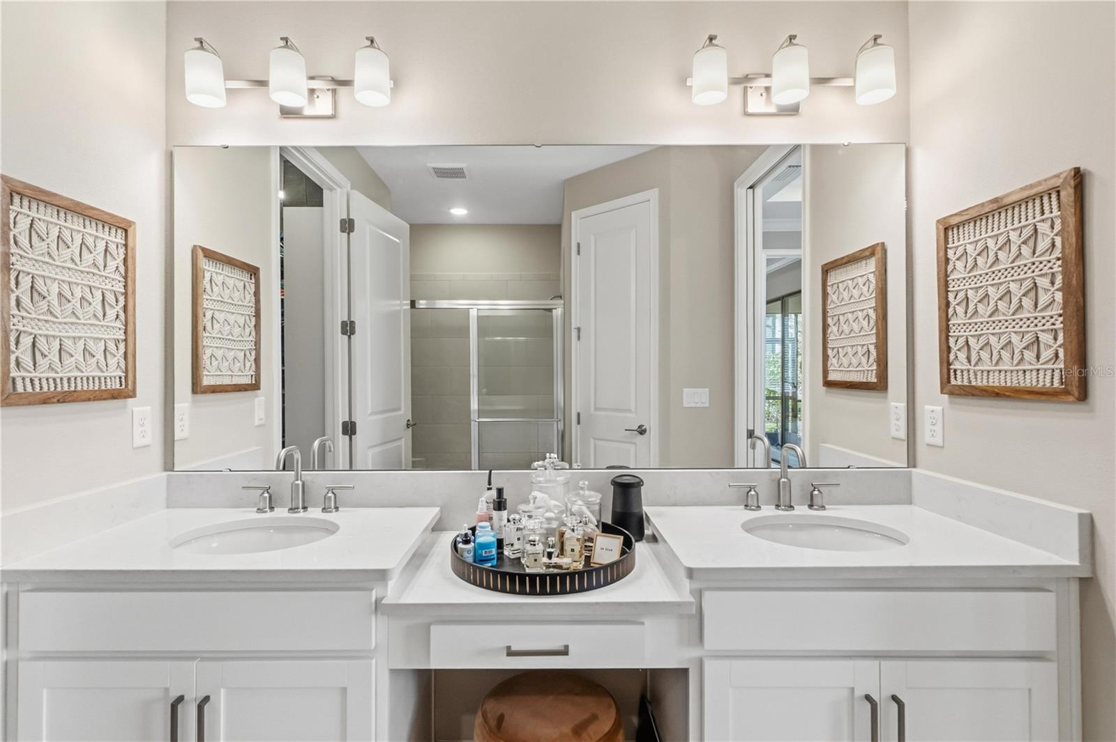 AZARIO ESPLANADE PH VII - Residential