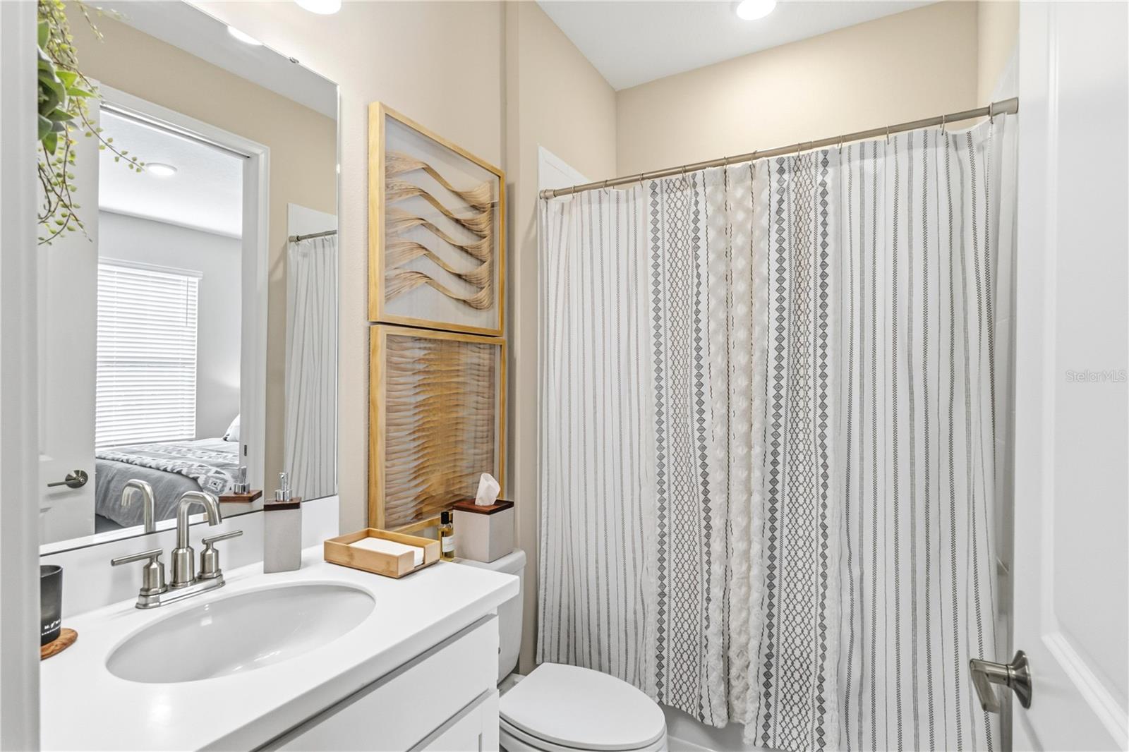 AZARIO ESPLANADE PH VII - Residential