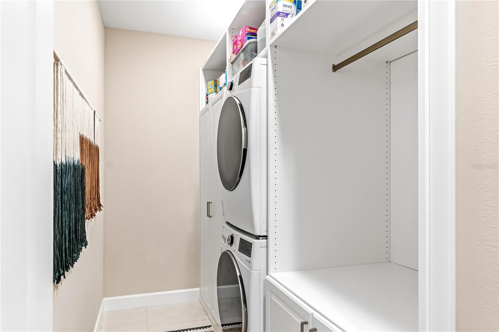 AZARIO ESPLANADE PH VII - Residential