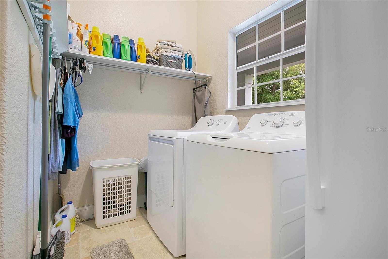 COUNTRY ESTATES - Residential