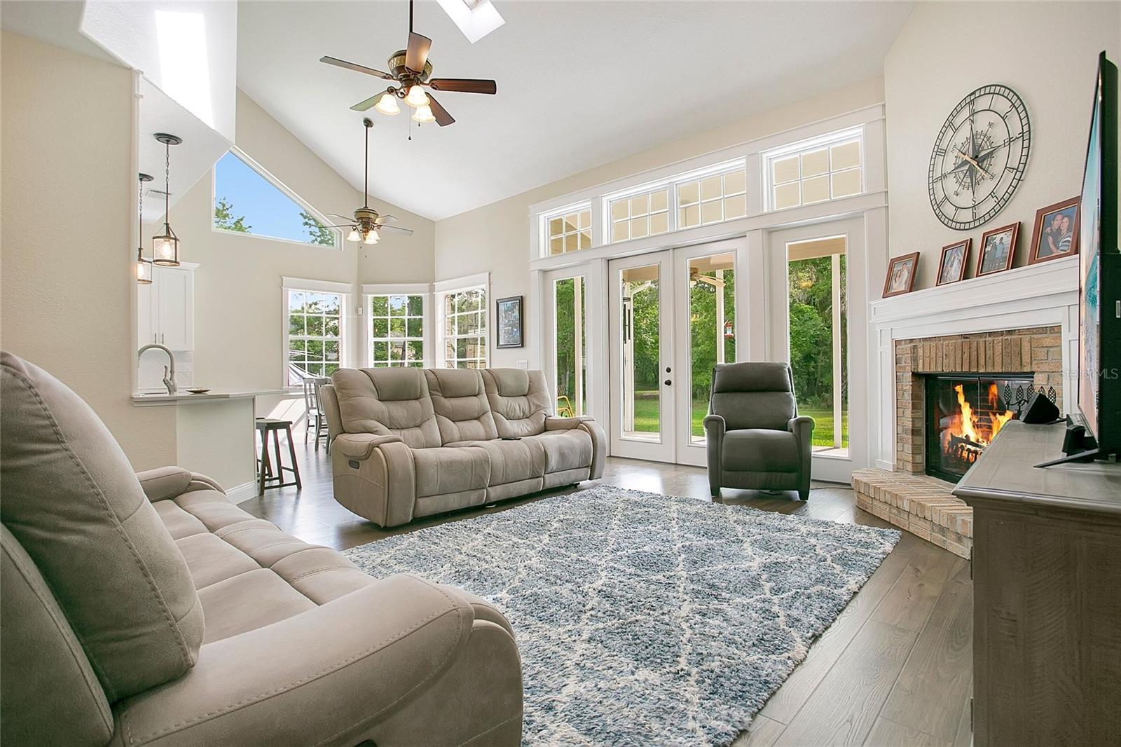 COUNTRY ESTATES - Residential