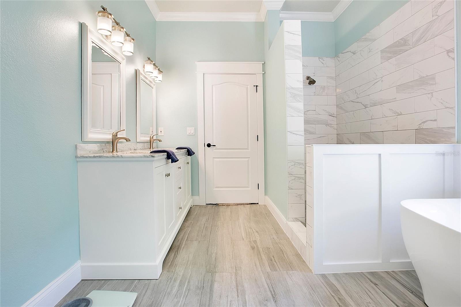 COUNTRY ESTATES - Residential