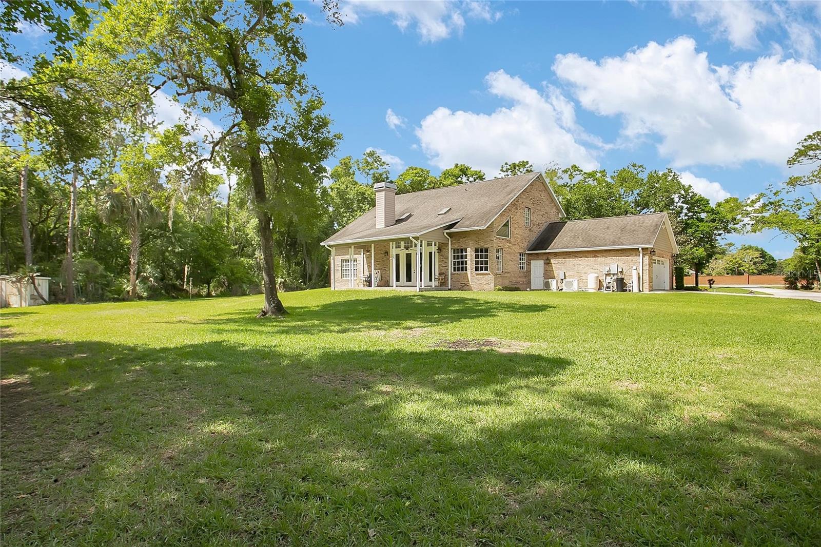 COUNTRY ESTATES - Residential