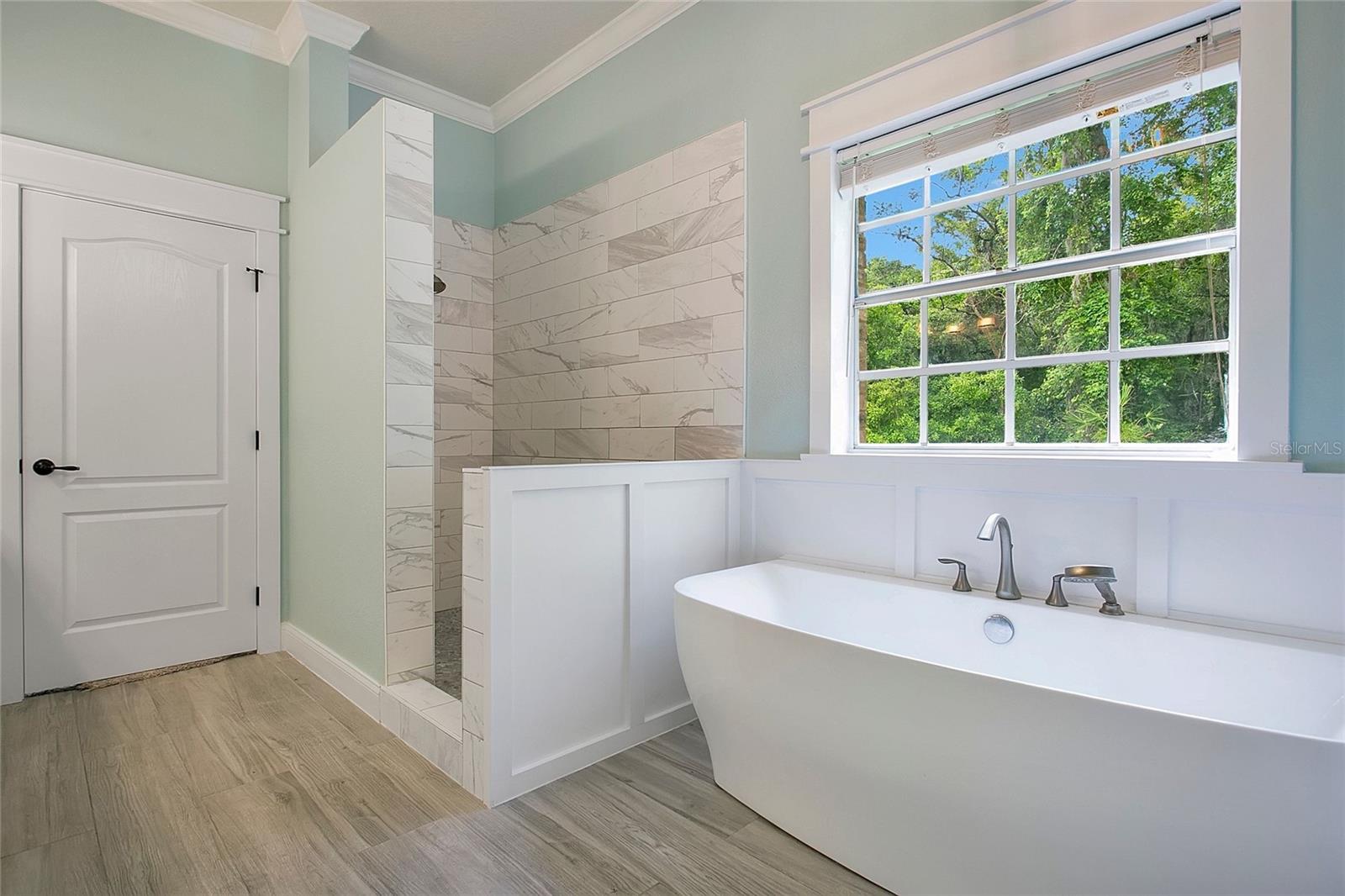 COUNTRY ESTATES - Residential