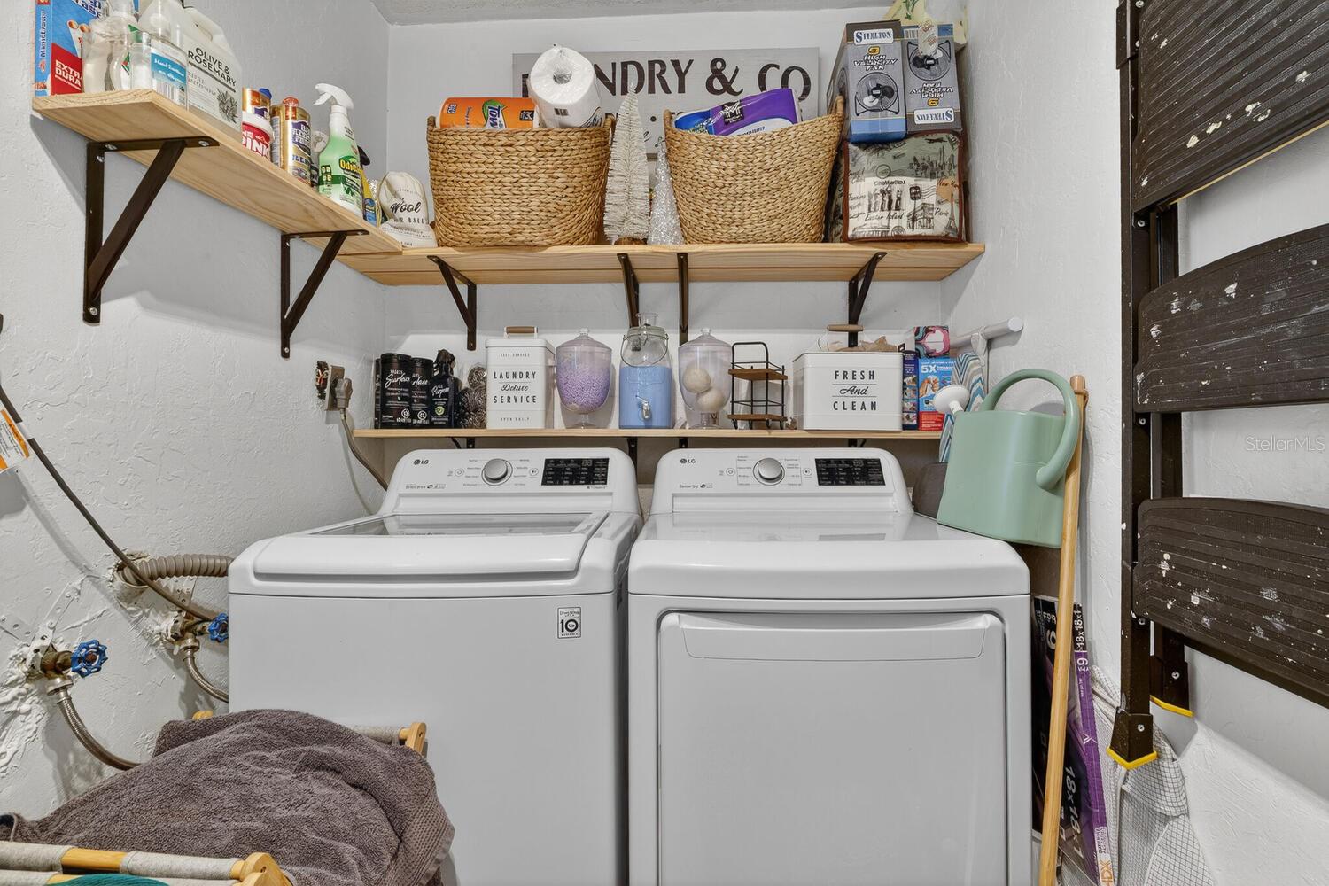 PALMETTO WOODS - Residential